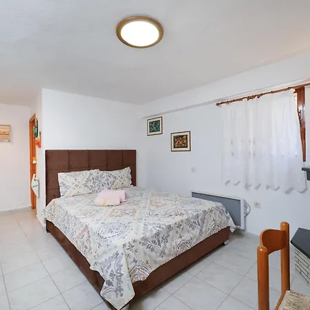 The Square * Μαριές