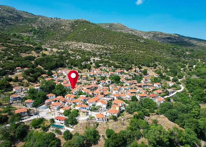 The Square Μαριές