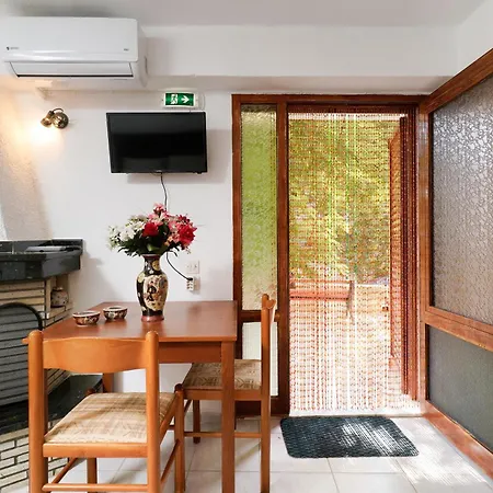 Daire The Square Maries (Thasos)